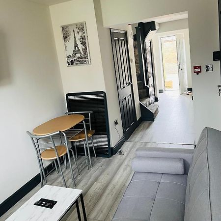 Green Lantern, Private En-Suite Double Bedroom Aveley エクステリア 写真