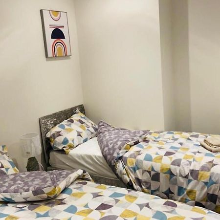 Green Lantern, Private En-Suite Double Bedroom Aveley エクステリア 写真