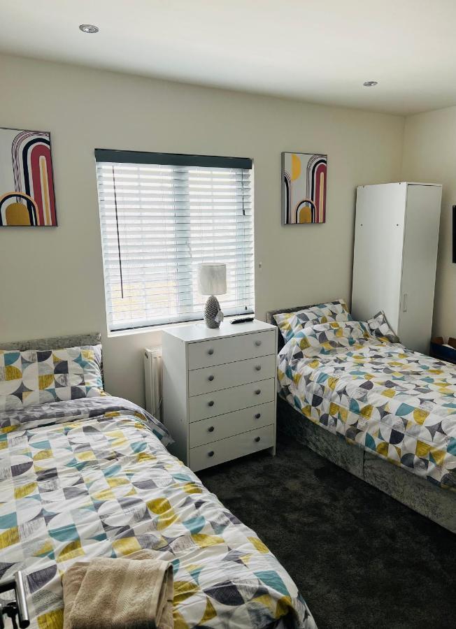 Green Lantern, Private En-Suite Double Bedroom Aveley エクステリア 写真