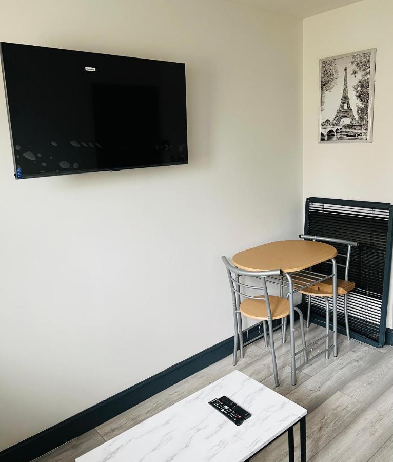 Green Lantern, Private En-Suite Double Bedroom Aveley エクステリア 写真