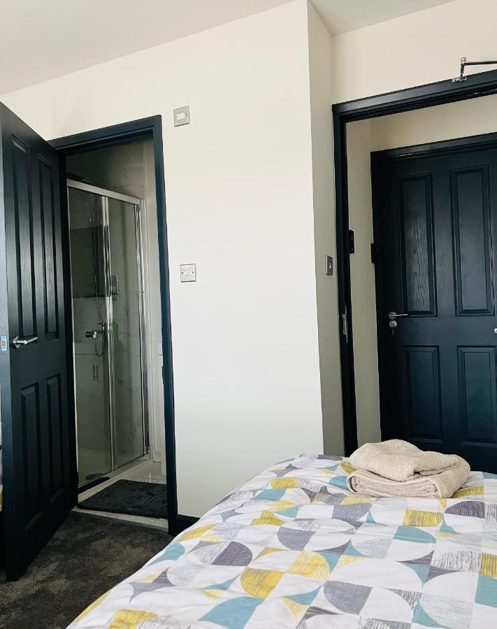 Green Lantern, Private En-Suite Double Bedroom Aveley エクステリア 写真