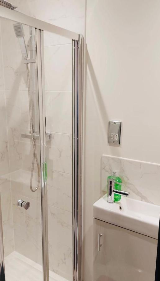 Green Lantern, Private En-Suite Double Bedroom Aveley エクステリア 写真