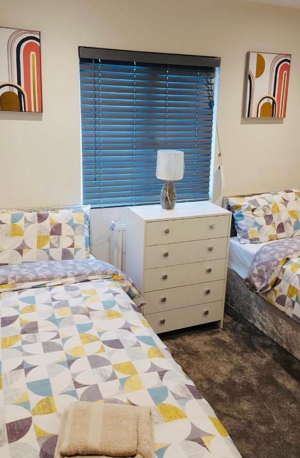 Green Lantern, Private En-Suite Double Bedroom Aveley エクステリア 写真