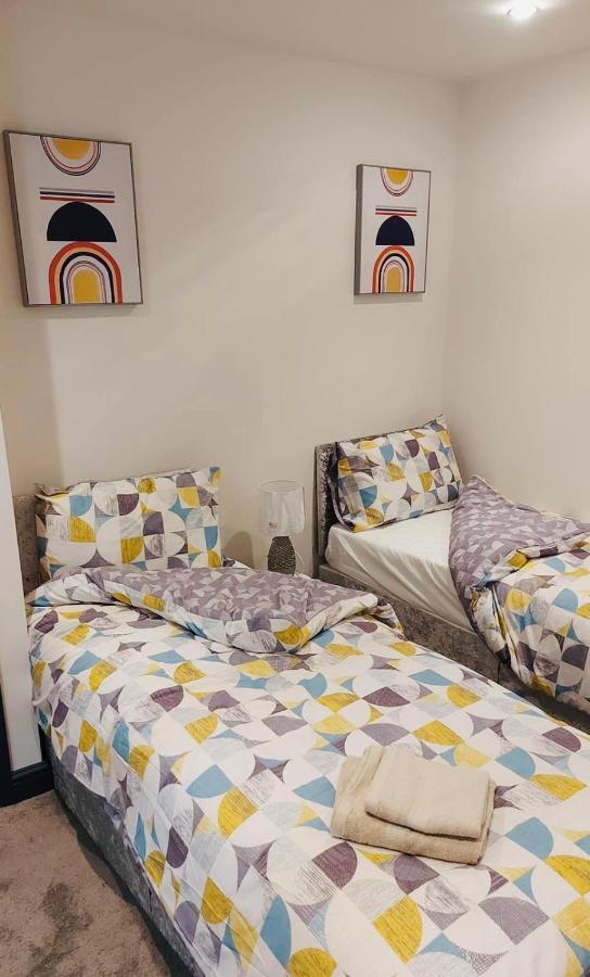 Green Lantern, Private En-Suite Double Bedroom Aveley エクステリア 写真
