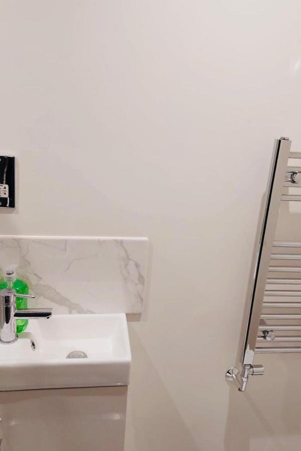Green Lantern, Private En-Suite Double Bedroom Aveley エクステリア 写真
