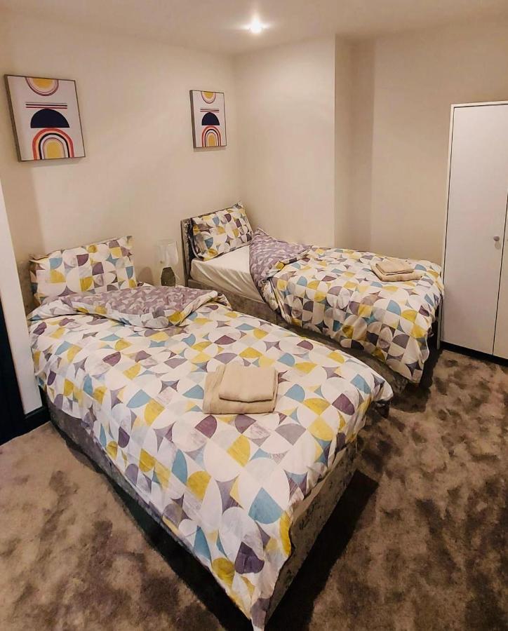 Green Lantern, Private En-Suite Double Bedroom Aveley エクステリア 写真