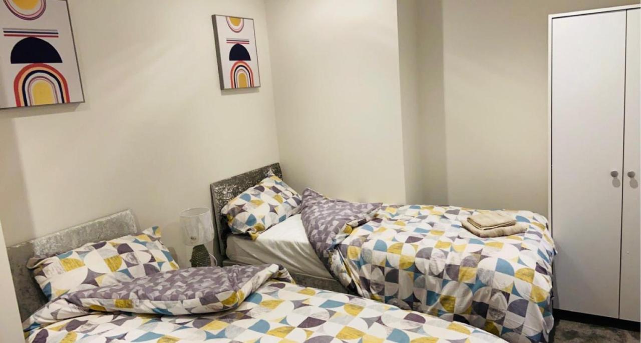 Green Lantern, Private En-Suite Double Bedroom Aveley エクステリア 写真