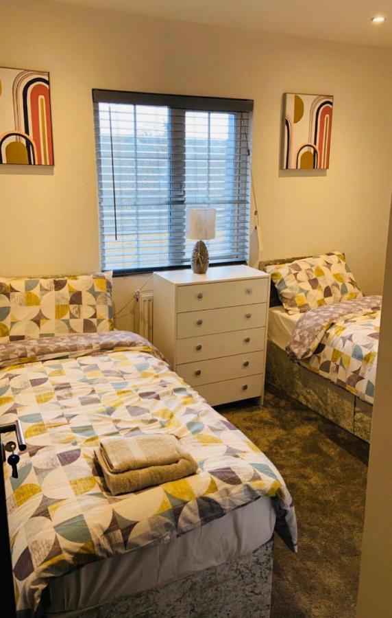 Green Lantern, Private En-Suite Double Bedroom Aveley エクステリア 写真