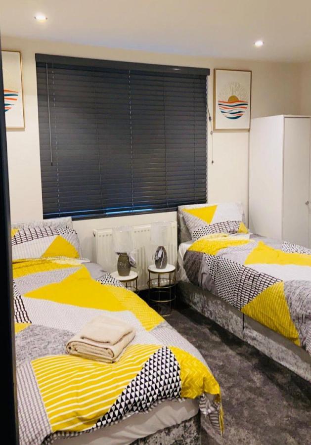 Green Lantern, Private En-Suite Double Bedroom Aveley エクステリア 写真